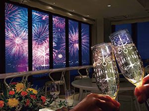 夜景と花火のダイニング