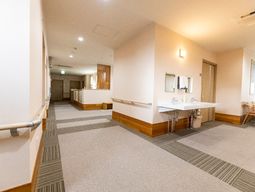 清潔感のある広い廊下