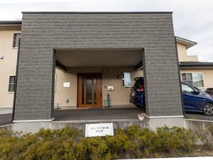 モダンな建物エントランス