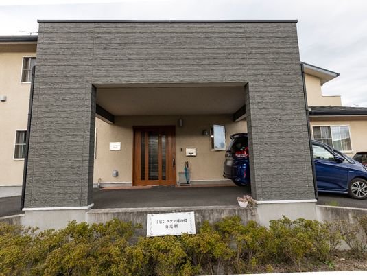 モダンな建物エントランス