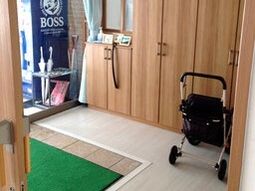 エントランスと歩行器