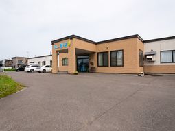 広々とした施設のエントランス