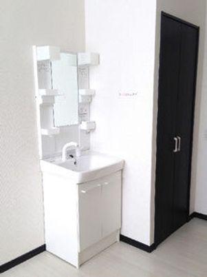 清潔感のある白い洗面台