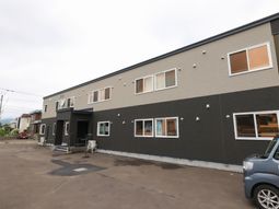 灰色の建物の外観