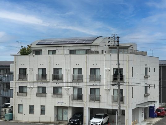 現代的な建物の外観