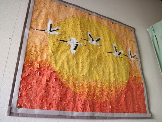 壁に掛けられたアート作品