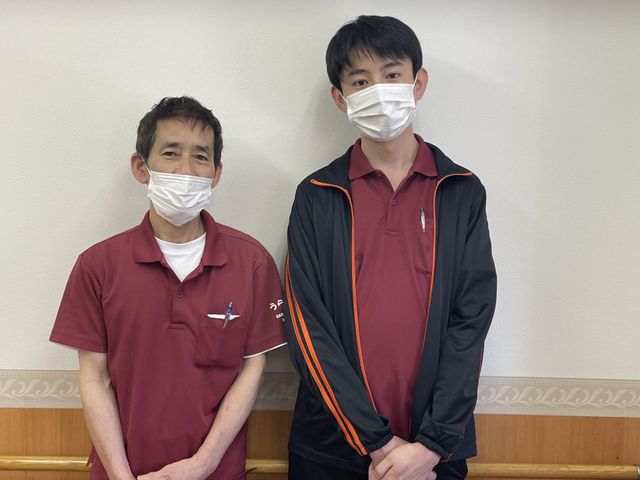 笑顔のスタッフイメージ スタッフイメージ 安心感のある笑顔で迎えるスタッフが、心地よい日々をサポートします。サービスの質を大切にする姿勢が伝わります。