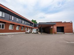 広々とした明るい外観