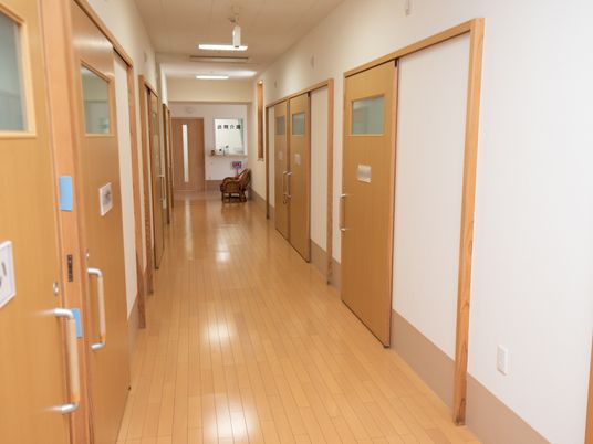 清潔感のある明るい廊下
