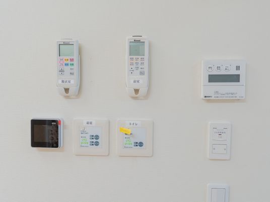 リモコンがある壁