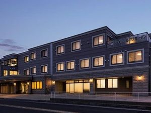 夕暮れの施設外観  
