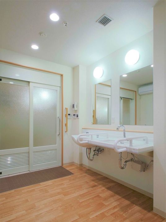 明るく清潔な洗面台