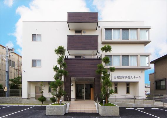 モダンな外観の施設外観