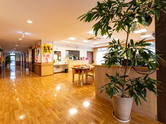 広々とした廊下の様子