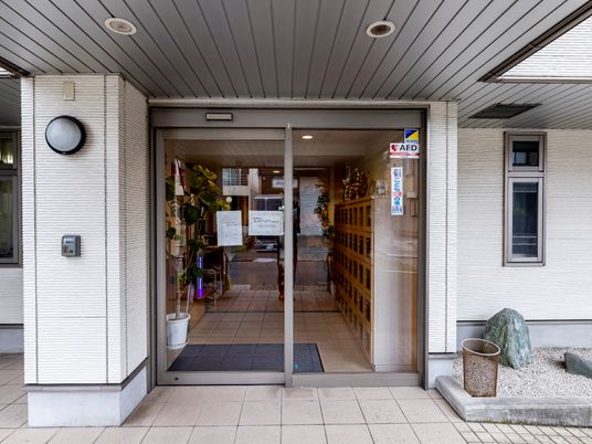 エントランスの自動ドア