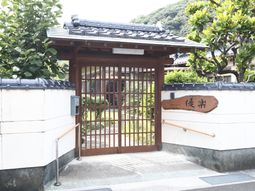 伝統的な入口のエントランス