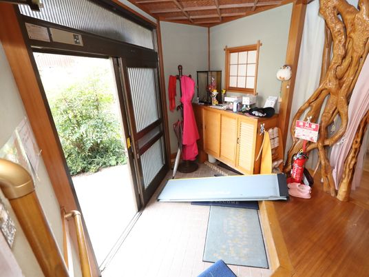和風なエントランス風景