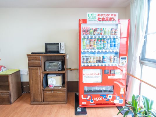 休憩スペースの自動販売機