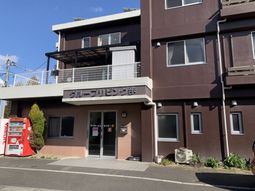 玄関付近の建物外観