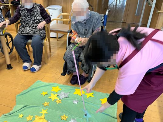 スタッフと入居者の交流