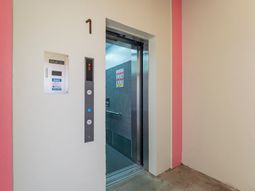 エレベーターの入り口