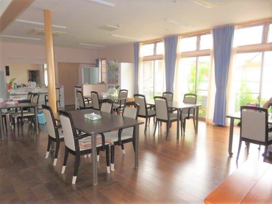 開放的なダイニングスペース