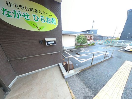 バリアフリー設計のエントランス