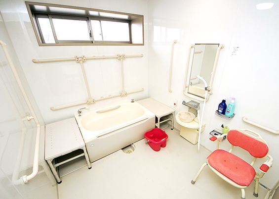バリアフリー対応の浴室