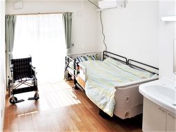 明るい居室の一角