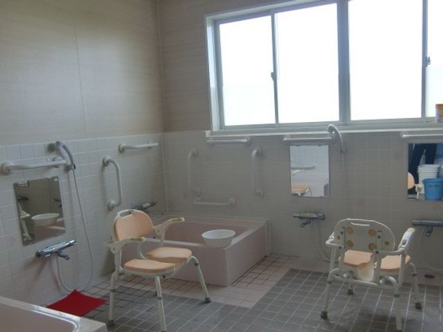 バリアフリー対応の浴室