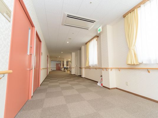 明るい廊下の一角
