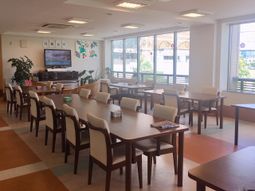 明るいダイニングスペース