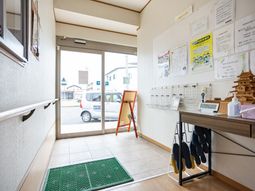 明るいエントランスです  
