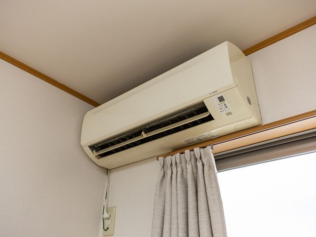 壁付けエアコンです  