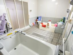 広い浴室  