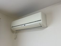 壁取り付け型のエアコン