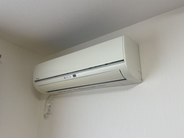 壁取り付け型のエアコン