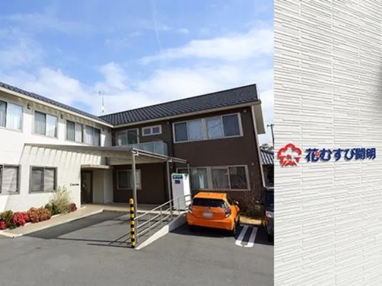 建物外観と看板  