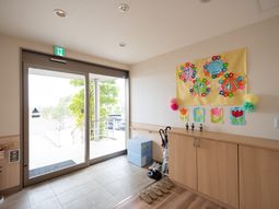 エントランスの明るい空間