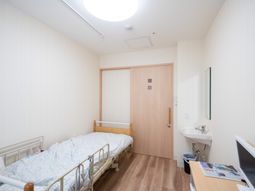 清潔な居室の一室