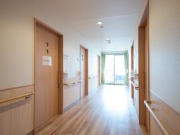明るい廊下の様子