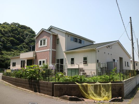 静かな街の施設外観