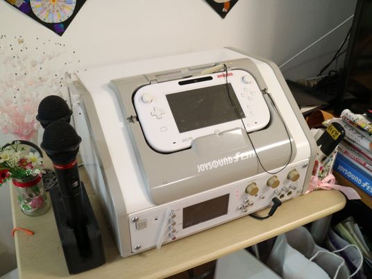 カラオケ機器とマイク