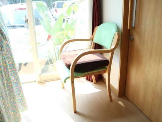 日光浴びる静かな部屋