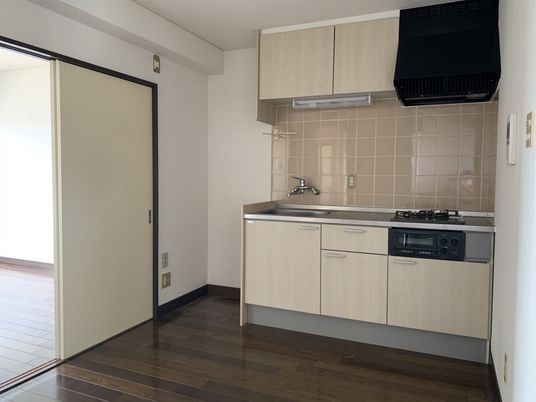 明るい洋式キッチン