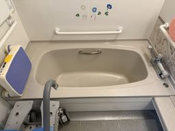 安全な手すり付き浴室
