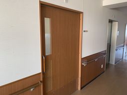 廊下にあるドア