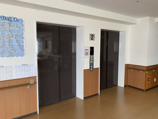 広々としたエレベーター