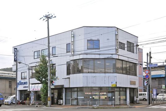 三階建ての外観