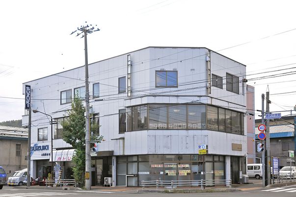 三階建ての外観